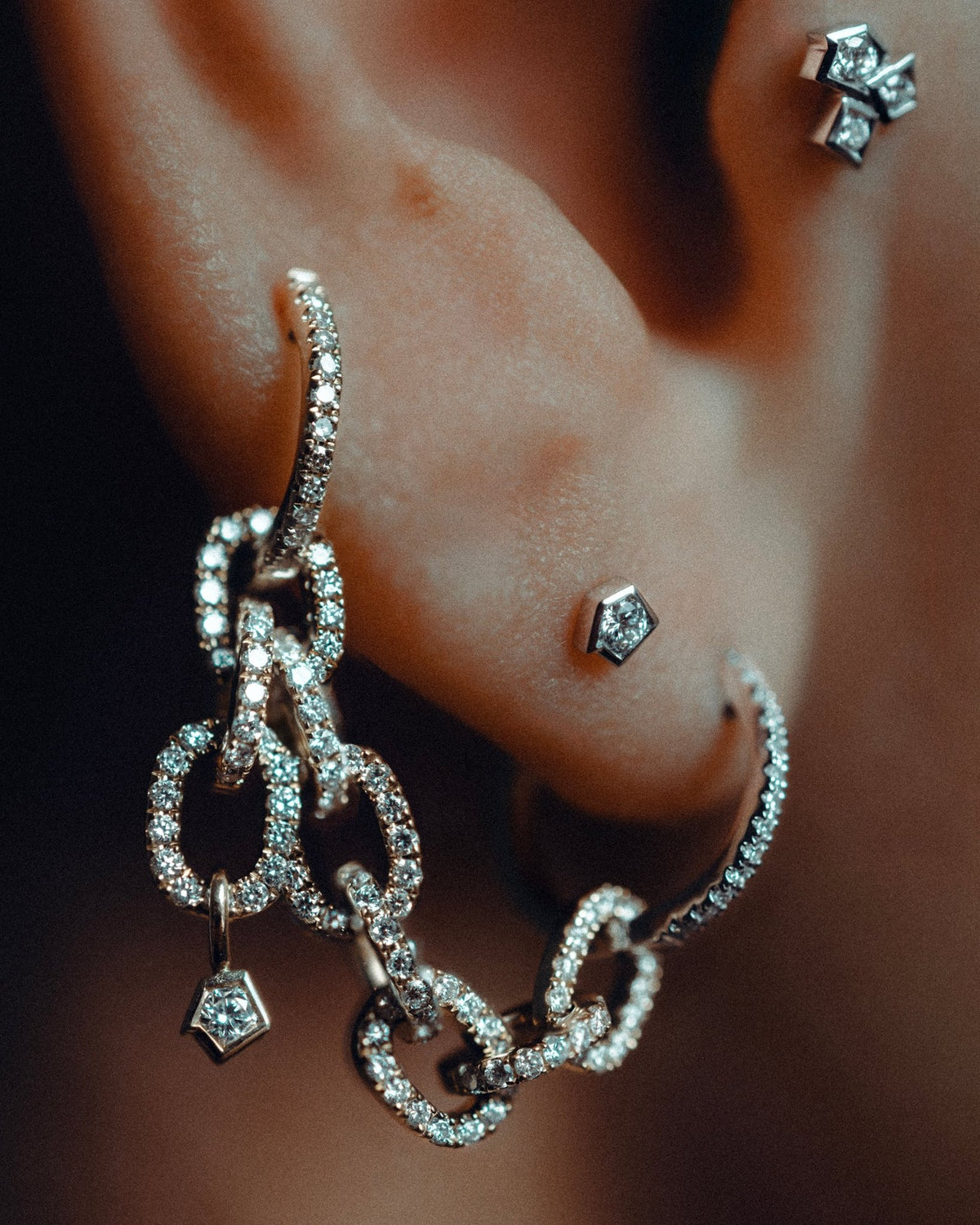 Echo link pendant in 14k white gold, set with a natural diamond, detail view.