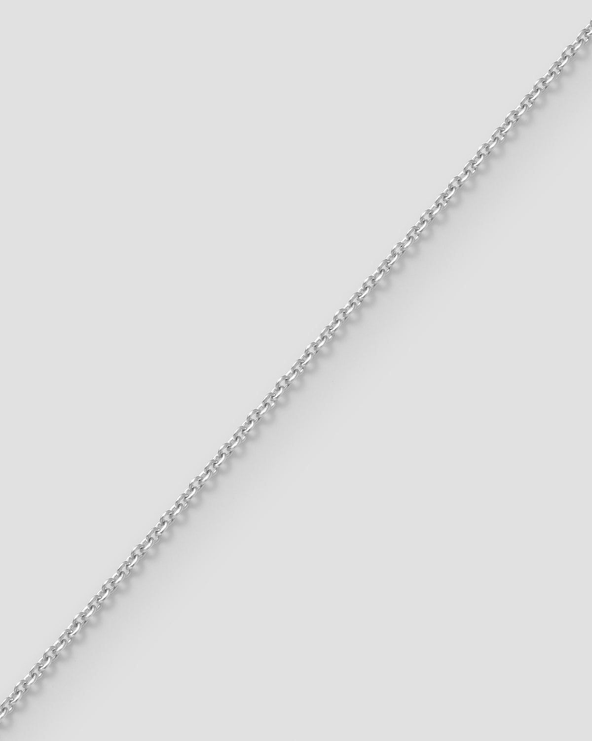 ENNUI Atelier gold chain, detail view.