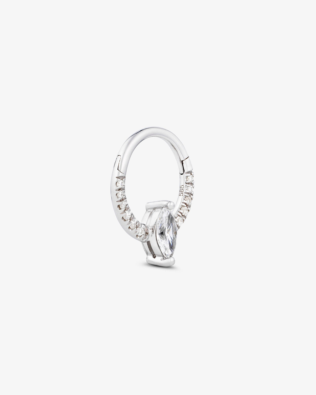 Daphne clicker in 14k white gold, detail view.