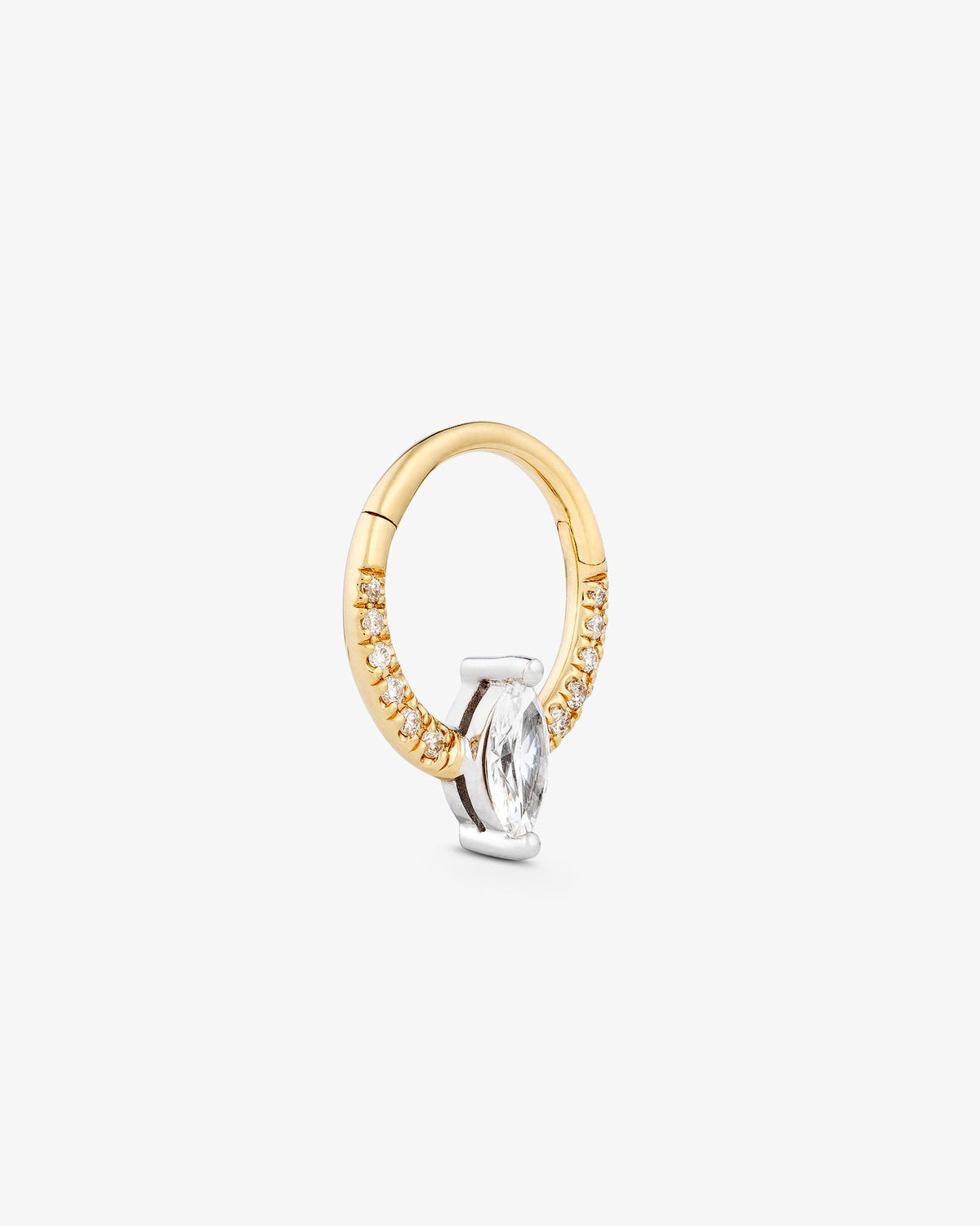 Daphne clicker in 14k yellow gold, detail view.