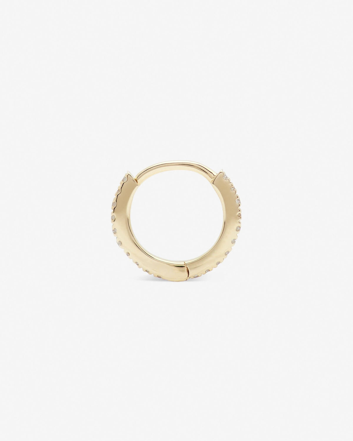 Repos huggie in 14k yellow gold, detail view.