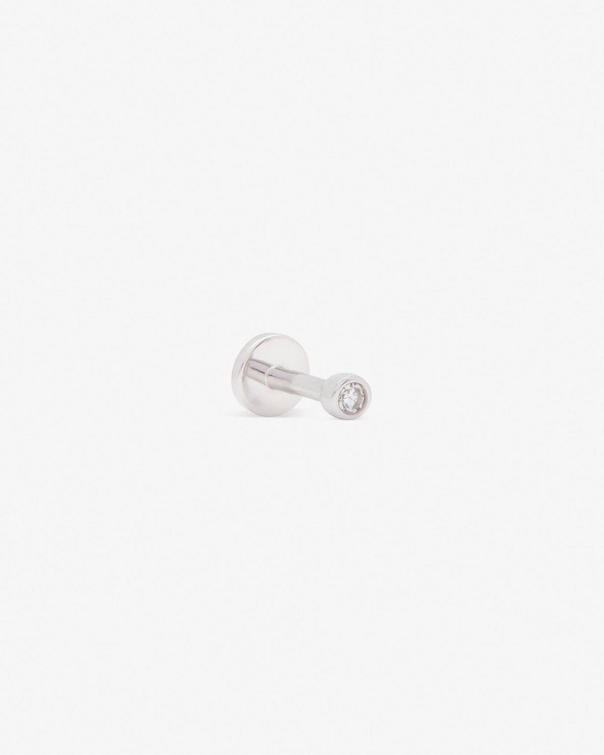 Point labret in 14k white gold, detail view.