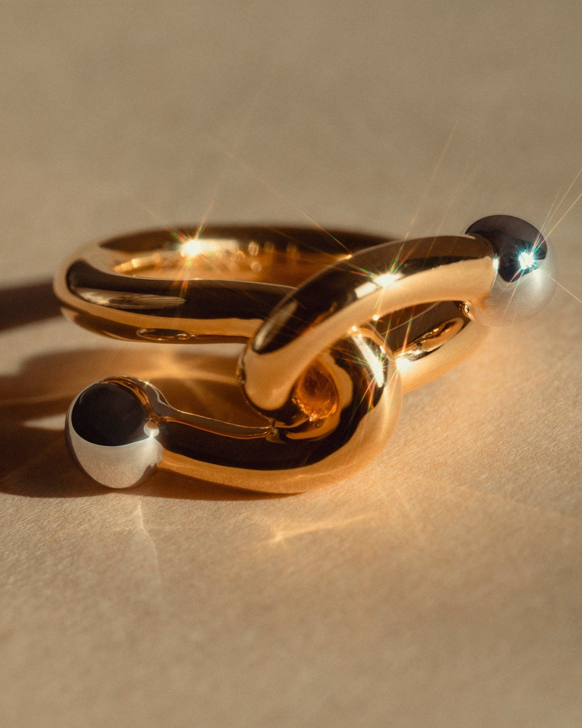 Falcat ring in 925 silver, detail view.