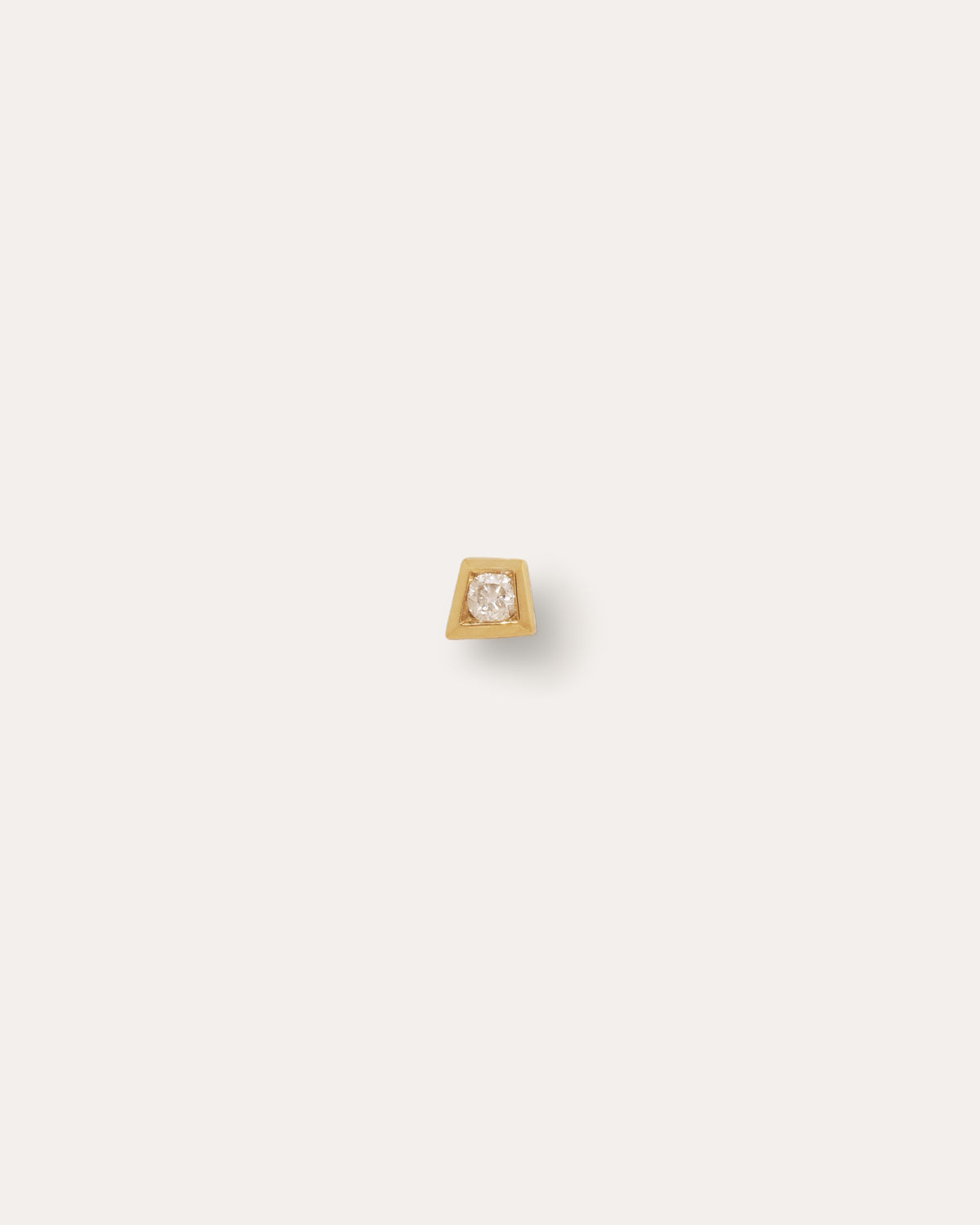 Frame labret in 14k yellow gold.