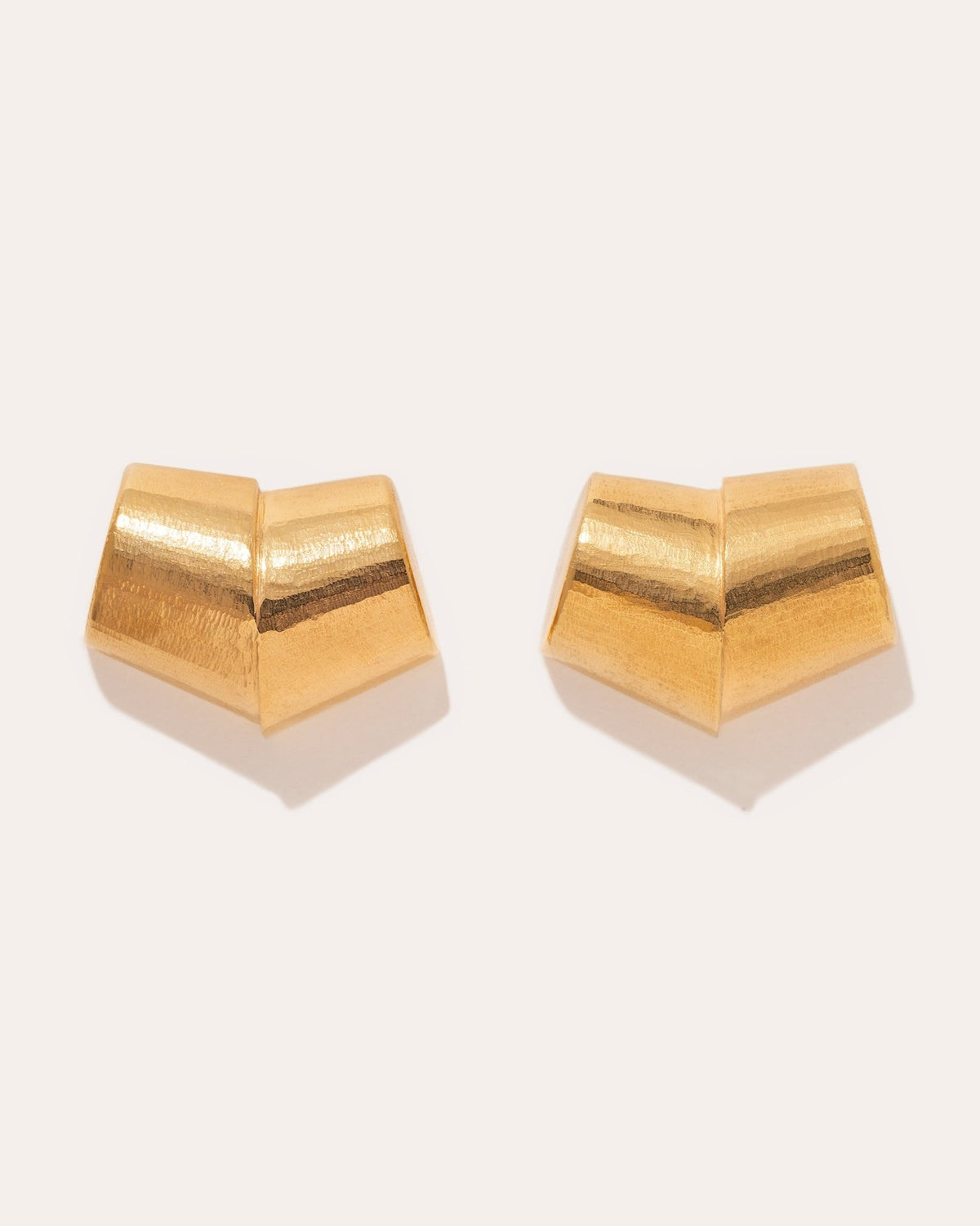 Oblique earrings in gold vermeil.