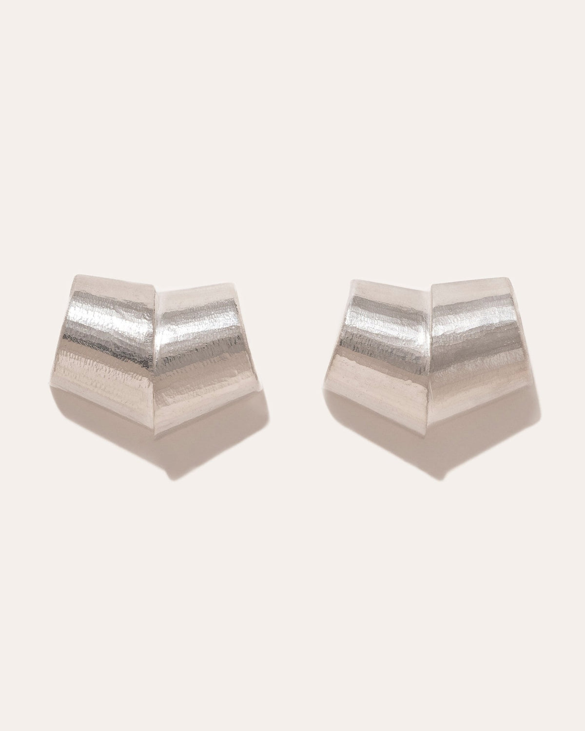 Oblique earrings in 925 silver.