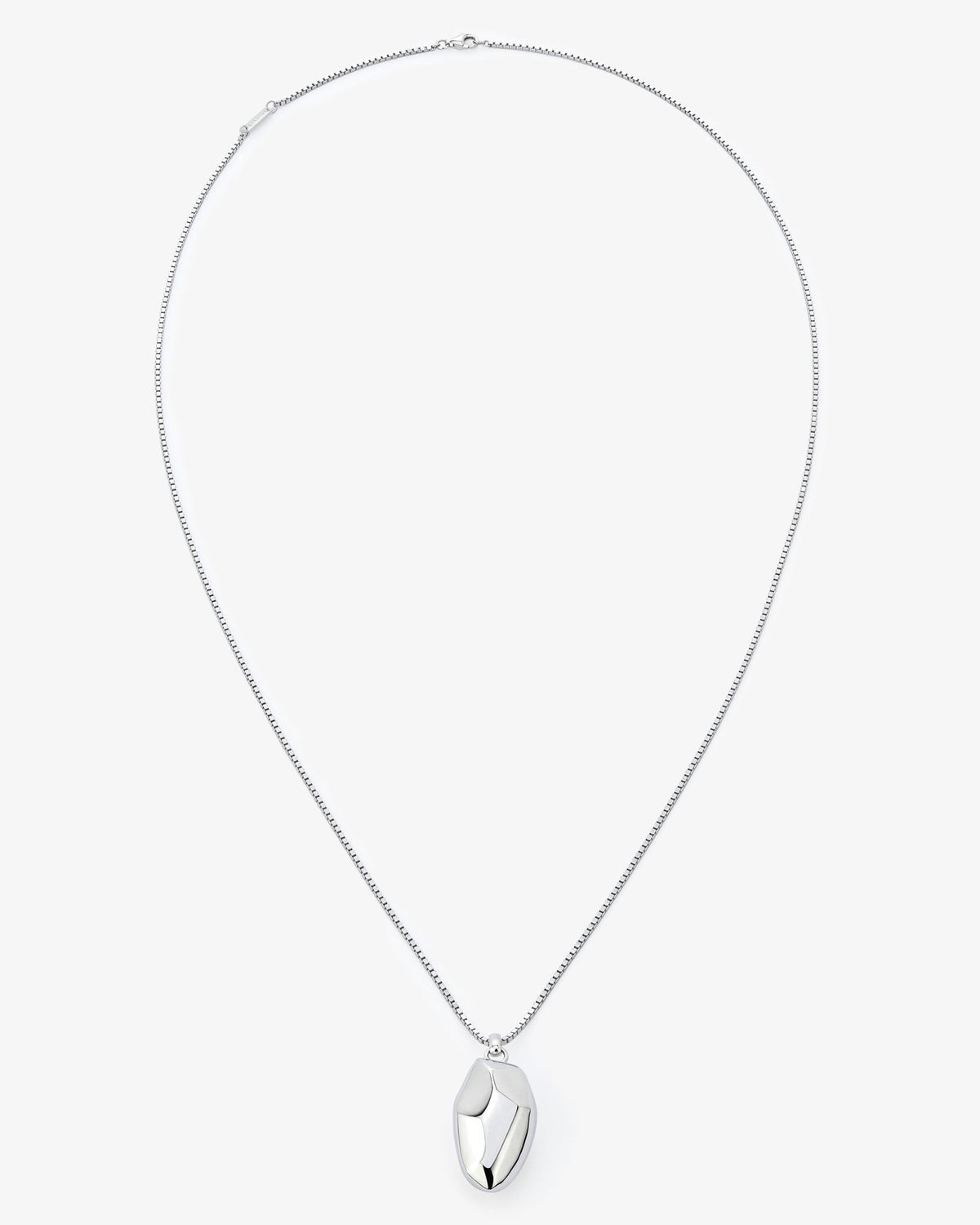 The stone in 925 silver, detail view.