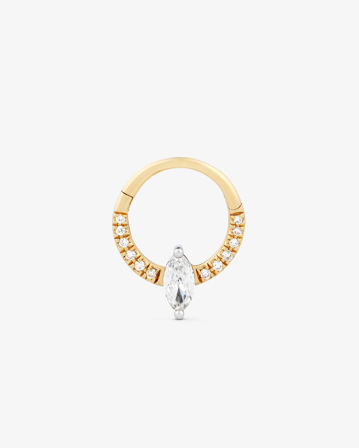 Daphne clicker in 14k yellow gold, detail view.
