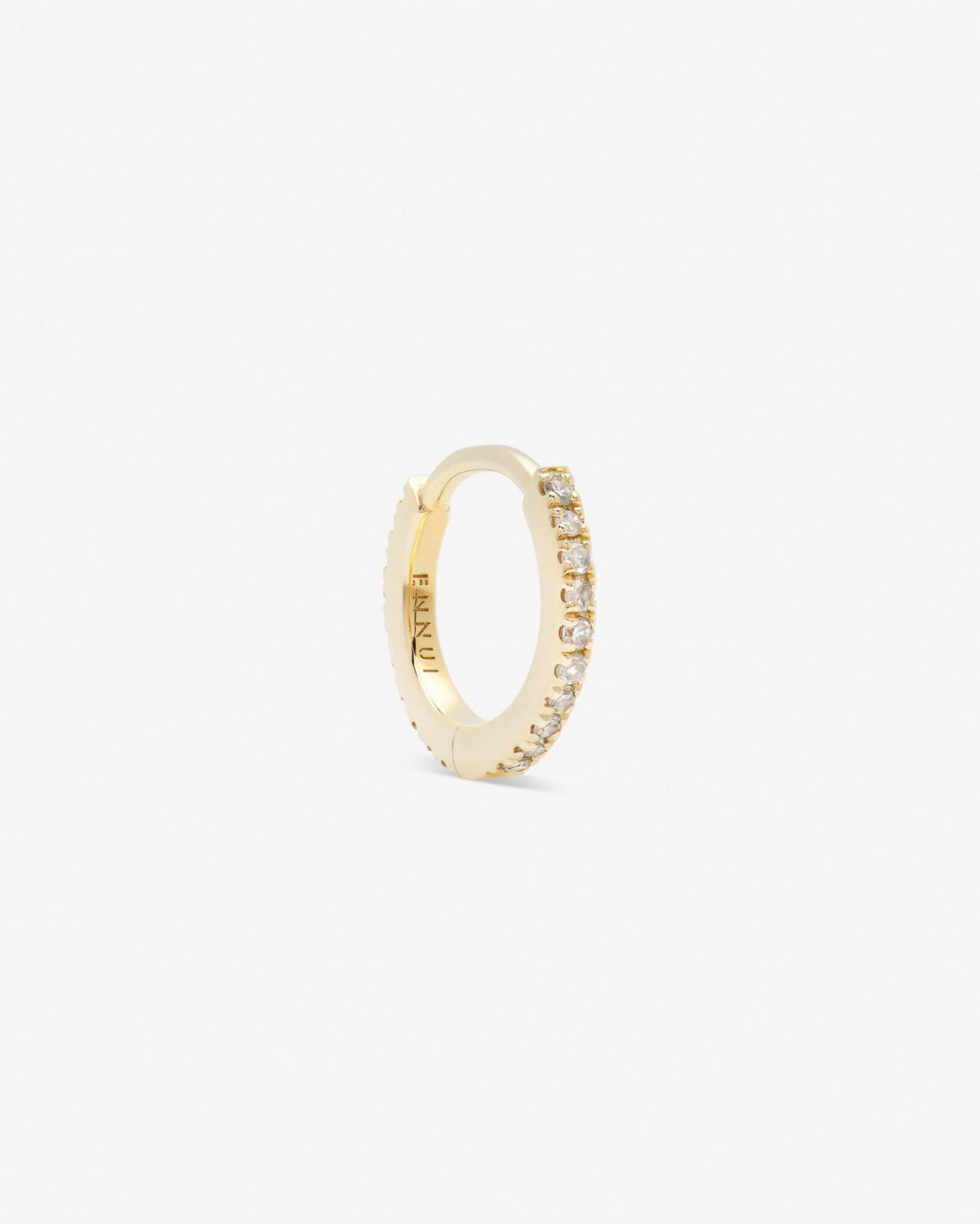 Repos huggie in 14k yellow gold, detail view.