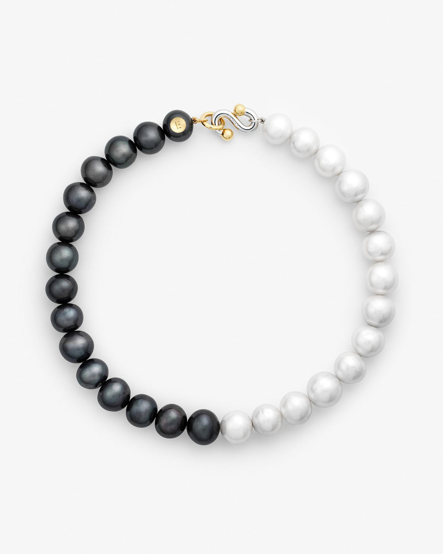 Ares pearl necklace in silver, with a pearl.