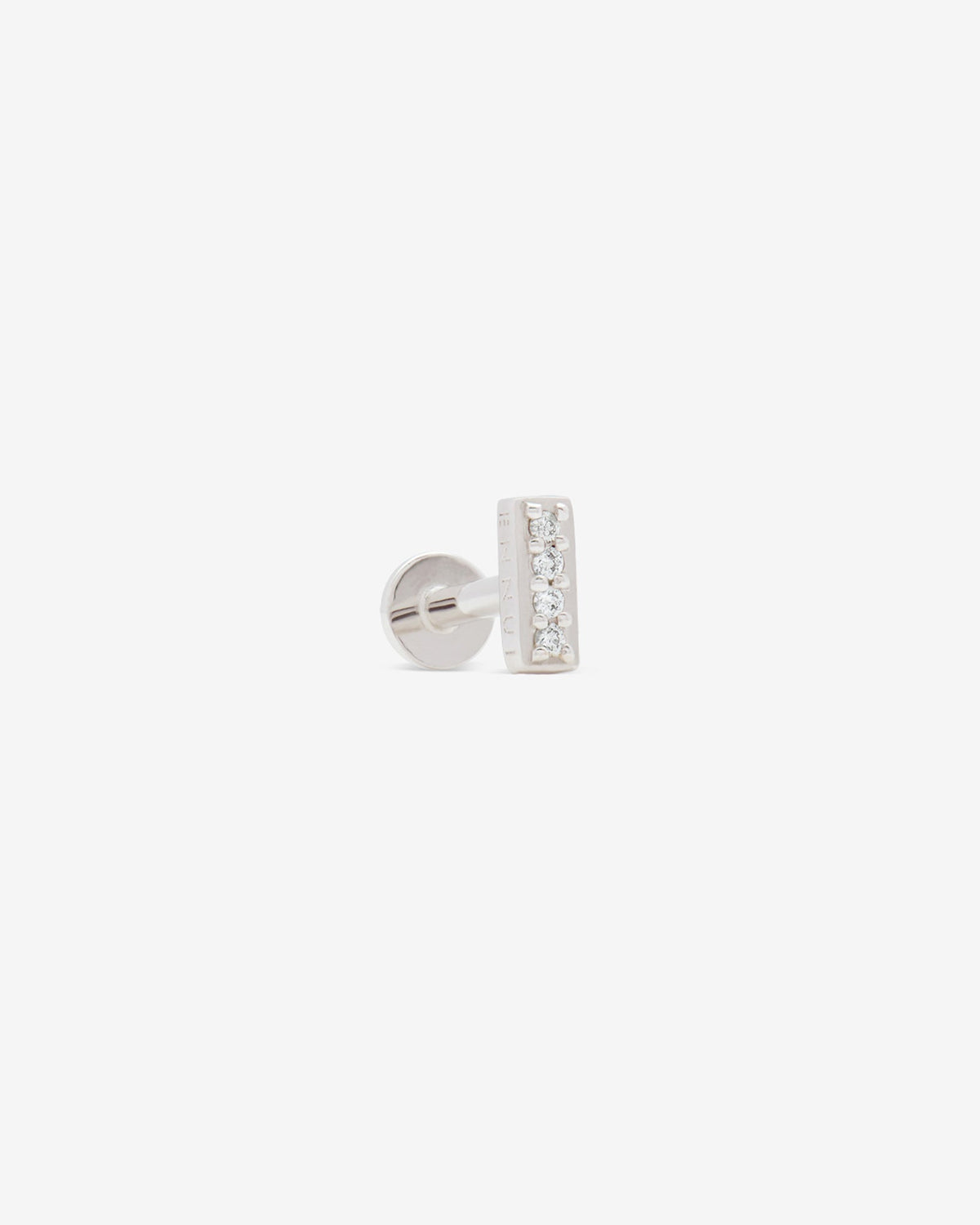 Avant labret in 14k white gold, detail view.